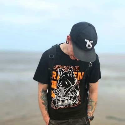 P0nysauce's profile picture. Just a grown man with a pet hermit crab.

Hardware Hacker | sysadmin | radio ham