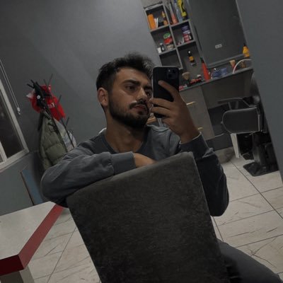 YusufGrn00's profile picture. 💛💙