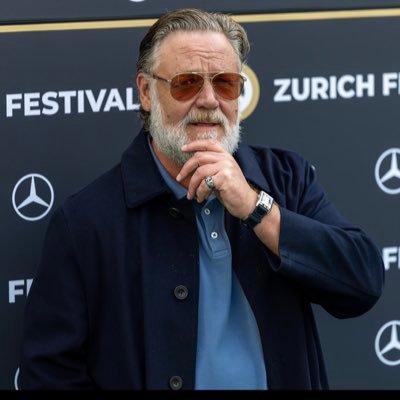 shikimimika's profile picture. .older than my kids,younger than my parents.Doing the odd job. @Russellcrowe