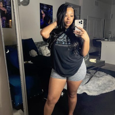 yesminyrn's profile picture. 