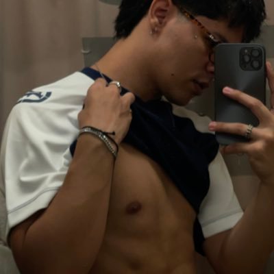 monster_abuser's profile picture. yo quería ser bonita pero me tocó ser sapa