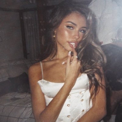 esnybeer's profile picture. pink and blue forever || she/her || 21