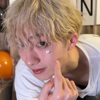 ungm1no's profile picture. piwon ☉, le sserafim ☽, lucy ↑, onewe ☿,           &team ♄⭑.ᐟ 🧡🤍🩷