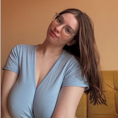 jessicaldavi's profile picture. I’m a very hard working lady very supportive lady with my efforts 😌