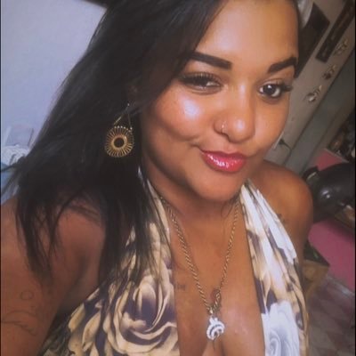 MrsJuliannaa's profile picture. Aquarianaa 💃 
Não meche com ela, pq ela não meche com ninguém, ela é ponta de agulha e quando meche, meche bem 🎶🌹