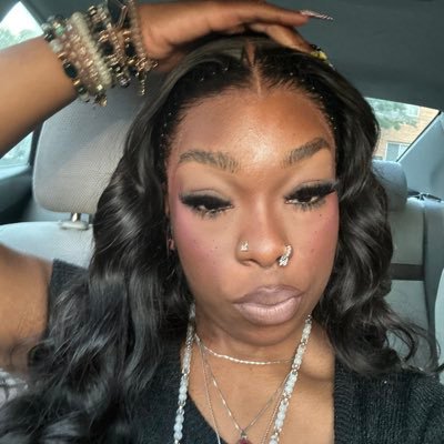 biggucciiib's profile picture. #E4A | 25. ttyl watching anime rn.