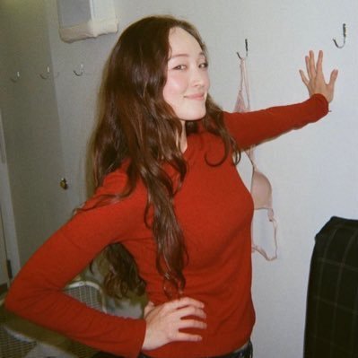ivysanaa's profile picture. born to fangirl :3 forced to work :/