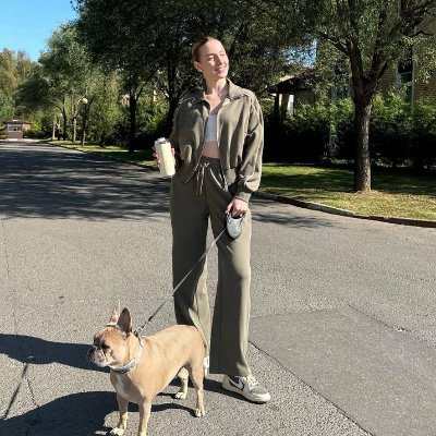 Market watcher, dog lover, coffee addict ☕🐶📊 SPY • QQQ • Lifestyle & trading mindset 💎Elegant hustle only