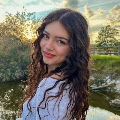 Lily___112's profile picture. Passionate about the market | Foodie | Makeup & Books lover | Fitness enthusiast | Music & wanderlust vibes