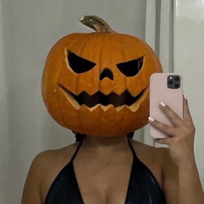 khaleessssi's profile picture. 