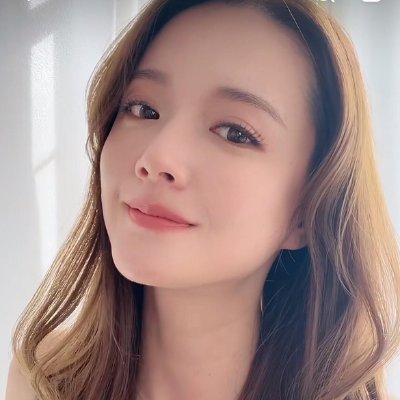 lloovv2's profile picture. Fate doesn’t play favorites—it respects the ones who are awake.