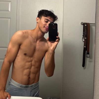 Nelsonmark00's profile picture. 