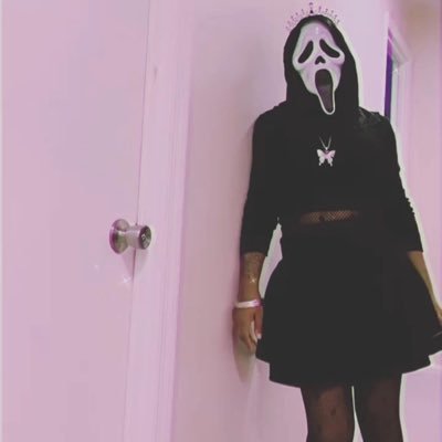 brideofhorrors's profile picture. I can't be a singular expression of myself. There's too many parts | Your fav multifaceted horror baddie 😈