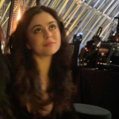 mhelenalivros's profile picture. off campus era