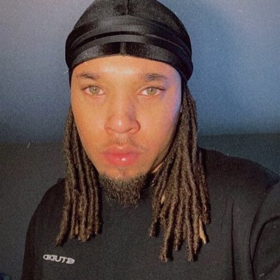 ukdreadhead's profile picture. It’s not cool to be a loser Get out there Nd Get your OWN 🅿️〽️ • 👸