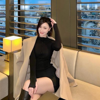Hailey__13z's profile picture. Elegance is not about perfection ， it’s about confidence, calm, and kindness.