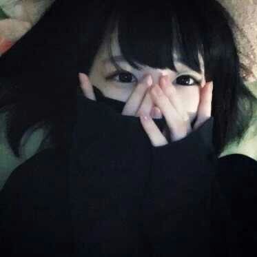 thalassomia's profile picture. romance is dead