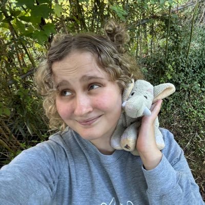 dolphinkinz's profile picture. i’m twenty-one 🎀 | dm for webkinz username!! 🌸