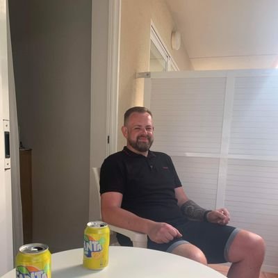 WayneFurlong1's profile picture. Man Utd Fan.
Married.
Father of 5.