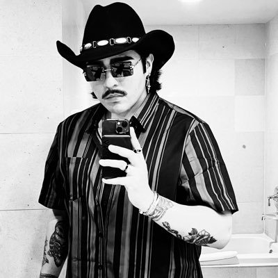 Grilled_Steeze_'s profile picture. ☾. 🦉. 🩸. 𒉭.🚬. 🟢. 𝘨𝘳𝘦𝘦𝘯 𝘥𝘳𝘦𝘢𝘮𝘴. streamer👾