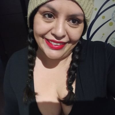 NathaliaErazo12's profile picture. Mujer de 43 años, libre de pensar y actuar, si te gusta hablar de  música, películas, series, ciencia y el mundo eres bienvenid@, no busco nada.
