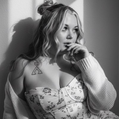 issaWemie's profile picture. Twitch streamer. Extremely tall. Incredibly loud.