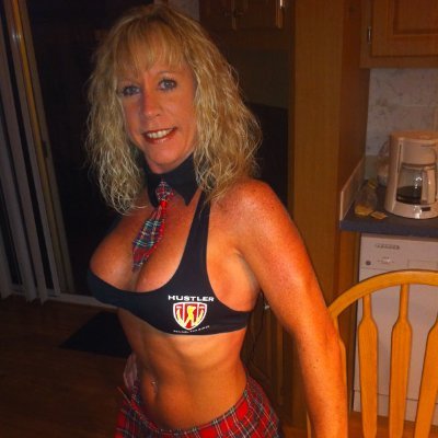 zivaskye's profile picture. 🌴 Just a Florida girl who loves to move
💪 Gym. Volleyball. Sweat.
🥵 Sun on my skin, nothing fake here — NSFW inside