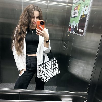 02_sarah01's profile picture. soft soul, strong mind, sharp tongue 🌸🧠👄