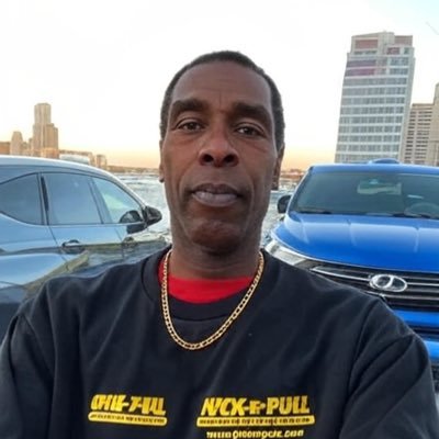 RobbinsMicWayne's profile picture.