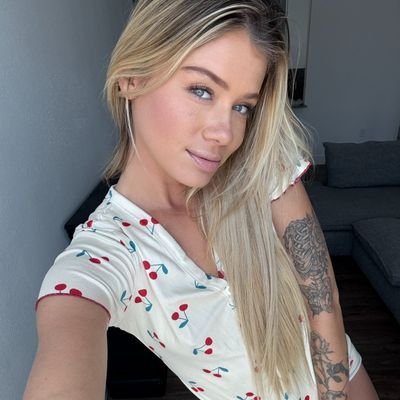 lillynaless's profile picture. Your fav brunette | Florida | Aspiring Milf
