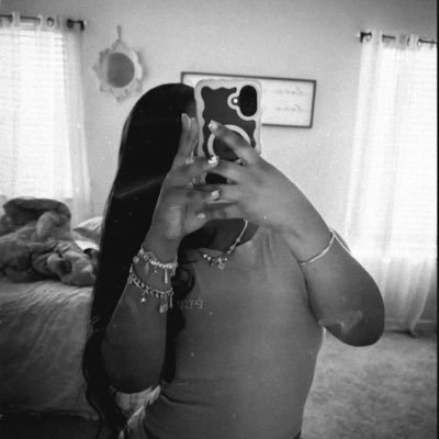 imflyasfk's profile picture. stay away from ridiculously pretty girls.