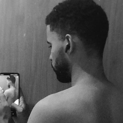 OJVictor_Leal's profile picture. 24 y
Designer
Aqui dentro é vazio das coisas que parecem construir uma pessoa normal