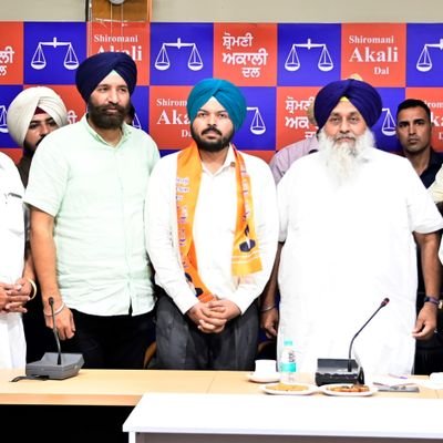 DrKaranveer_'s profile picture. MD,CCKS,PGCKS(Ayu.) 🥼Proctologist 🥼Social activist ,ਨਸ਼ਾ ਰੋਕੂ ਕਮੇਟੀ ਸ਼ੇਰਪੁਰ- ਖੇੜੀ ਕਲਾਂ, ਸ਼ੇਰਪੁਰ ਵਿਕਾਸ ਮੰਚ,  ⚖️ ਸ਼੍ਰੋਮਣੀ ਅਕਾਲੀ ਦਲ ⚖️