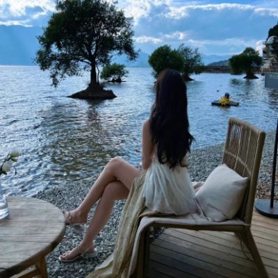 fcwdz93686921's profile picture. Warm-hearted yet rational, I smile often and think deeply. I believe in kindness, growth, and the little joys that make life beautiful.