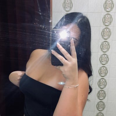 maducorreaa_'s profile picture. feita de sol e guiada pela lua.