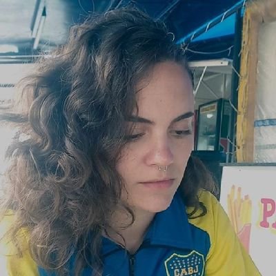 Tengo pensamientos de otro material
Rodean mi cabeza como el sistema solar