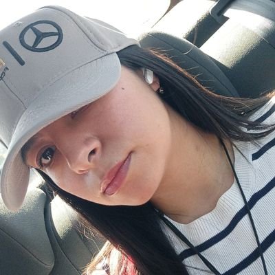 Valeria_TrSz's profile picture. A place to complain about life 
Instagram: valeeria_trujillo
💜💚