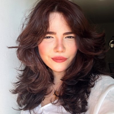 outrasmarias's profile picture. lésbica, acumuladora de hobbies, sonhadora e neurótica