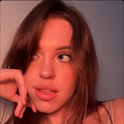 lucyybabe8273's profile picture. my dm's are always open for good boys 😇