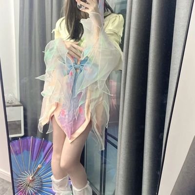 ovomiemiemie's profile picture. 我来这个世界，不是为了繁衍后代，而是来看花怎么开，水怎么流，太阳怎么升起，夕阳何时落下。