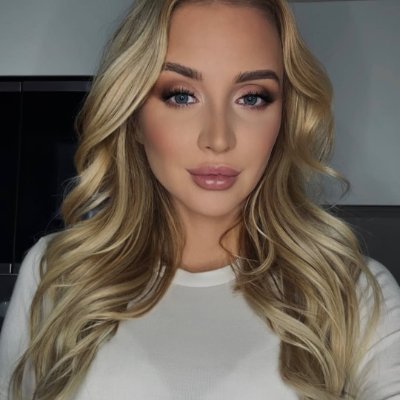Syrlgg's profile picture. ☕️ Owner of a cozy coffee shop in Canada | Passionate about great coffee and warm vibes | Sharing my love for espresso, pastries, and good company | Making ever