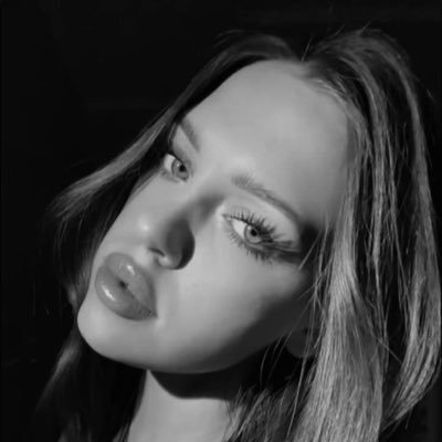 lucyycrop's profile picture. i'm bored and my dm's are opennnn