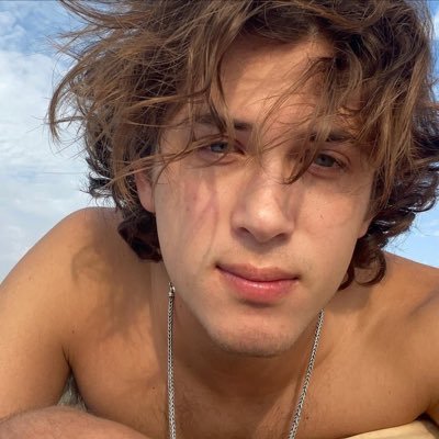 aarambuwu's profile picture. 