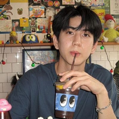 itsbangtanw's profile picture. assistindo sociedade dos poetas mortos e ouçando k-pop, mpb e wave to earth