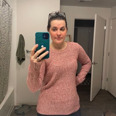 sarahlind3748's profile picture. 