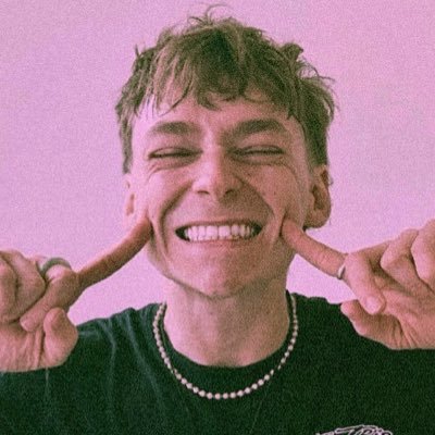 its_brad_bond's profile picture. DON’T TRIP YOU’RE FINE.