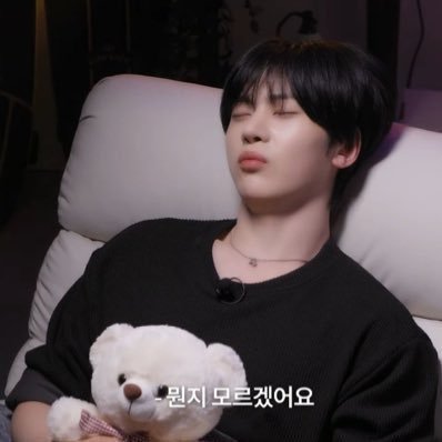 Happiness is a choice, and I choose Seok Matthew. Love you Zerobaseone 🩵 love u 튜.