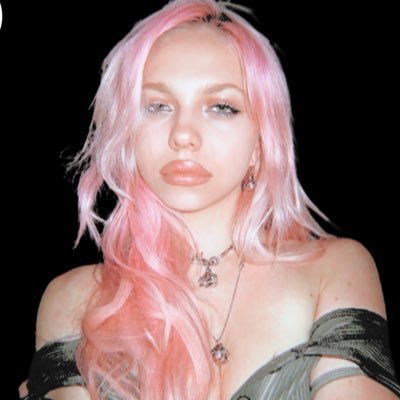 PINKClGARETTES's profile picture. ⠀ ⠀ ⠀ 𝓘’𝘮 𝑔𝘰𝘯𝘯𝘢 𝒷𝑒 —— 𝓼𝑒𝓍𝓎 𝓯𝘰𝘳𝘦𝘷𝘦𝘳.ᐟ