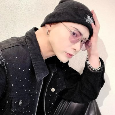 男女の刈り上げショートに特化した店長。美しく・強く・個性的に。原宿で自分史上最高のショートを提供。多数メディアで髪型特集され掲載実績474回（HAIR等）完全マンツーマン 予約はDMか平本専用ネット予約↓