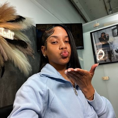 prettydollmarii's profile picture. 